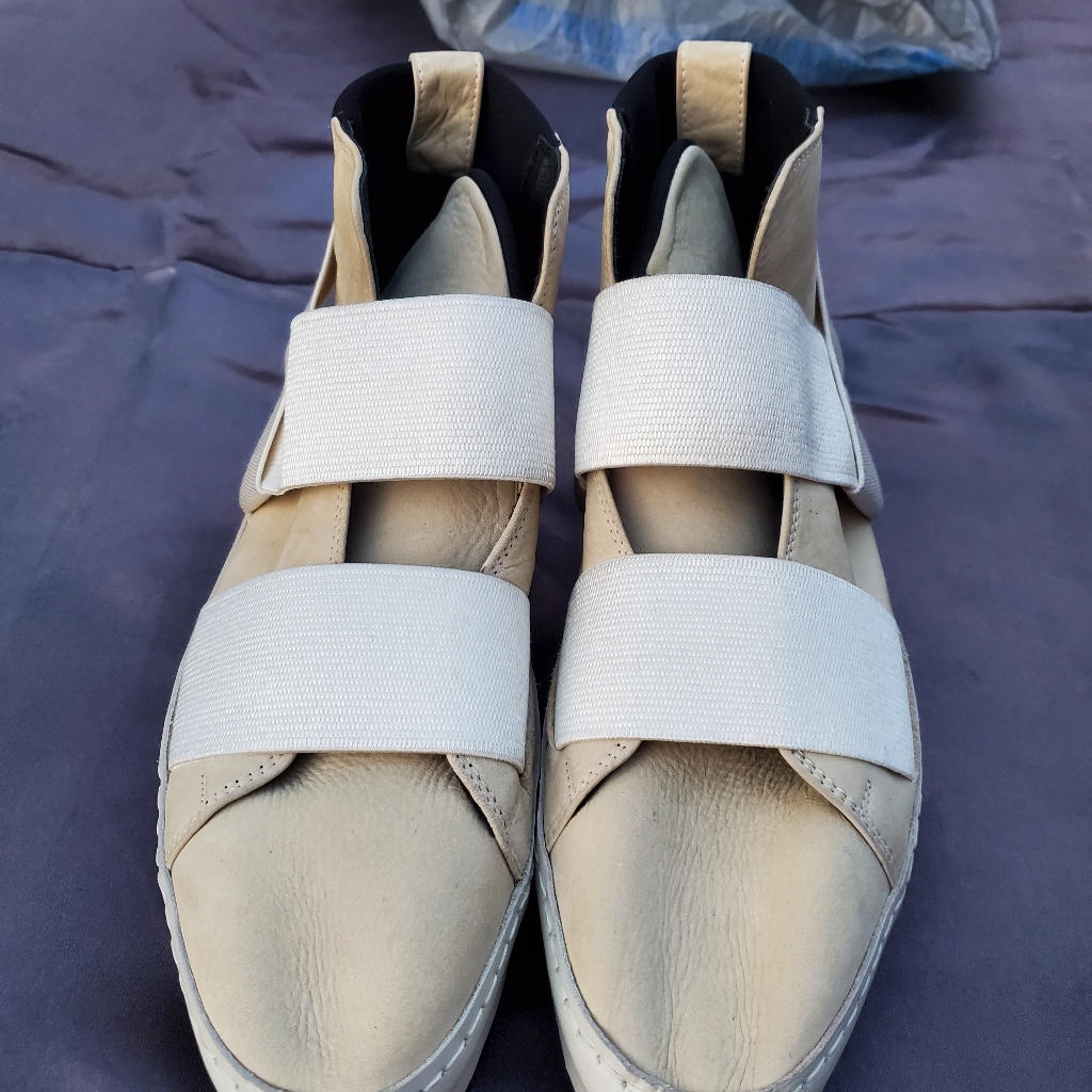 Ujoh Belted High Top Sneakers